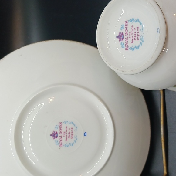 ROYAL DOVER Cup & Saucer  Fine  Bone China Made in England  Flowers - Picture 4 of 5